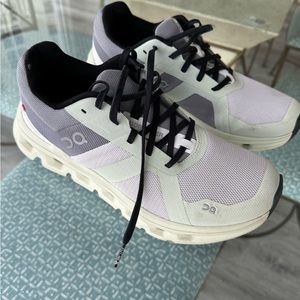 On Cloud Women’s 8.5